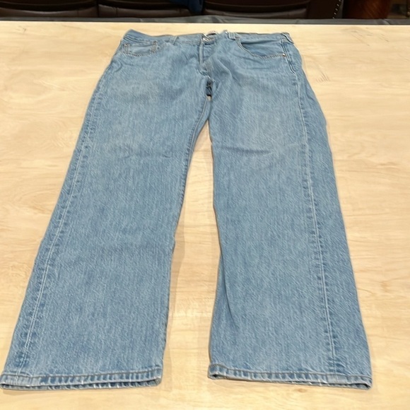 Men’s Y2K vintage Levi’s 501 straight leg button fly 38 x 32